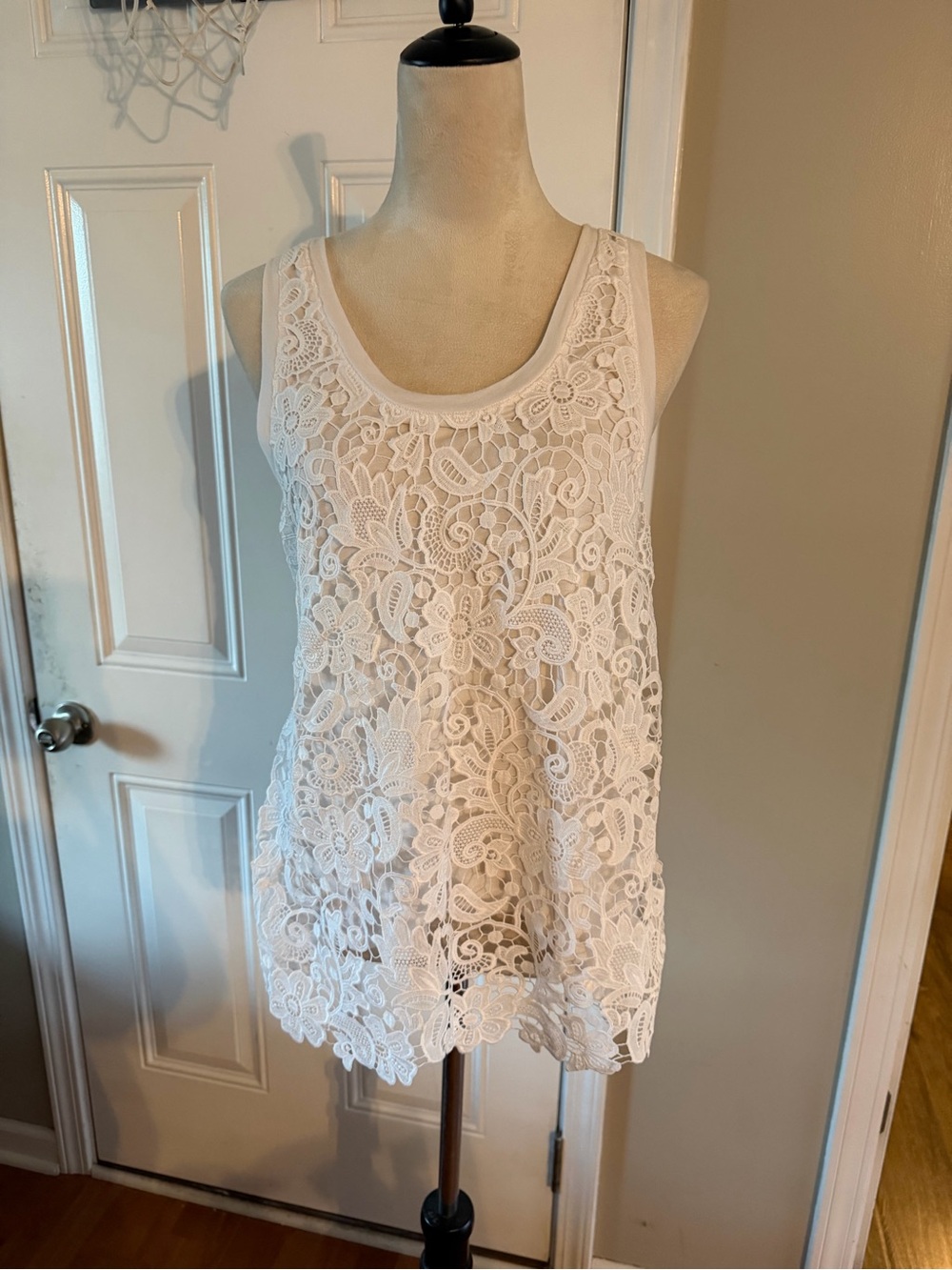 J. Crew women’s White Embroidered Lace Overlay Tank Top size medium